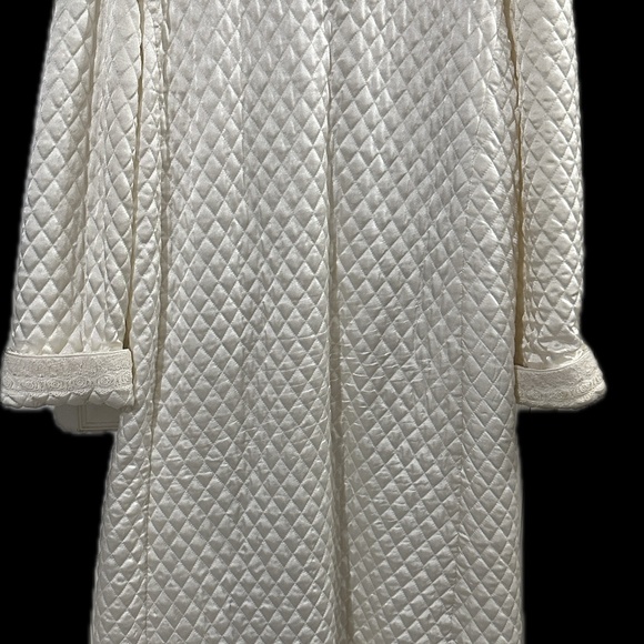VINTAGE Christian Dior Ivory Women's Quilted Robe w Lace & Faux Pearl Buttons L - Picture 8 of 10